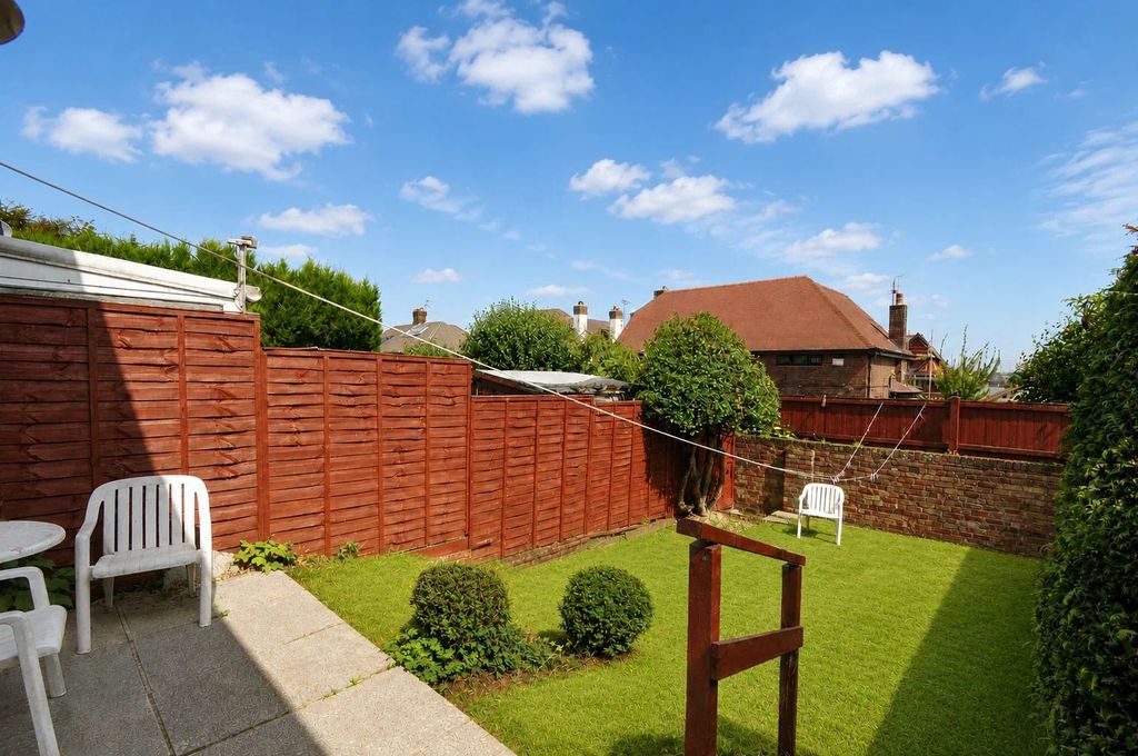 Property photo 3 of 33