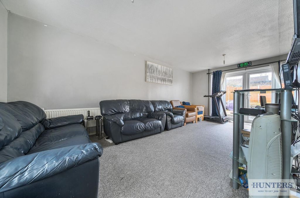 Property photo 2 of 16 Lounge