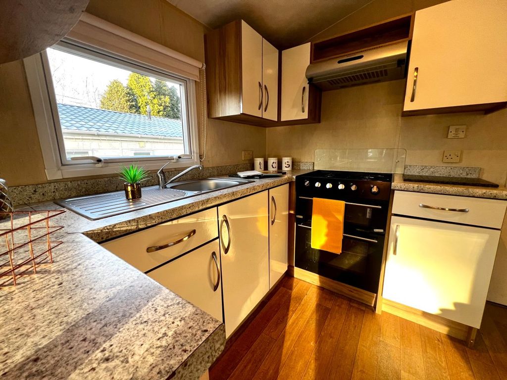 Property photo 2 of 15 Willerby Rio Gold 2013 Car0051616 135613040.Jpeg
