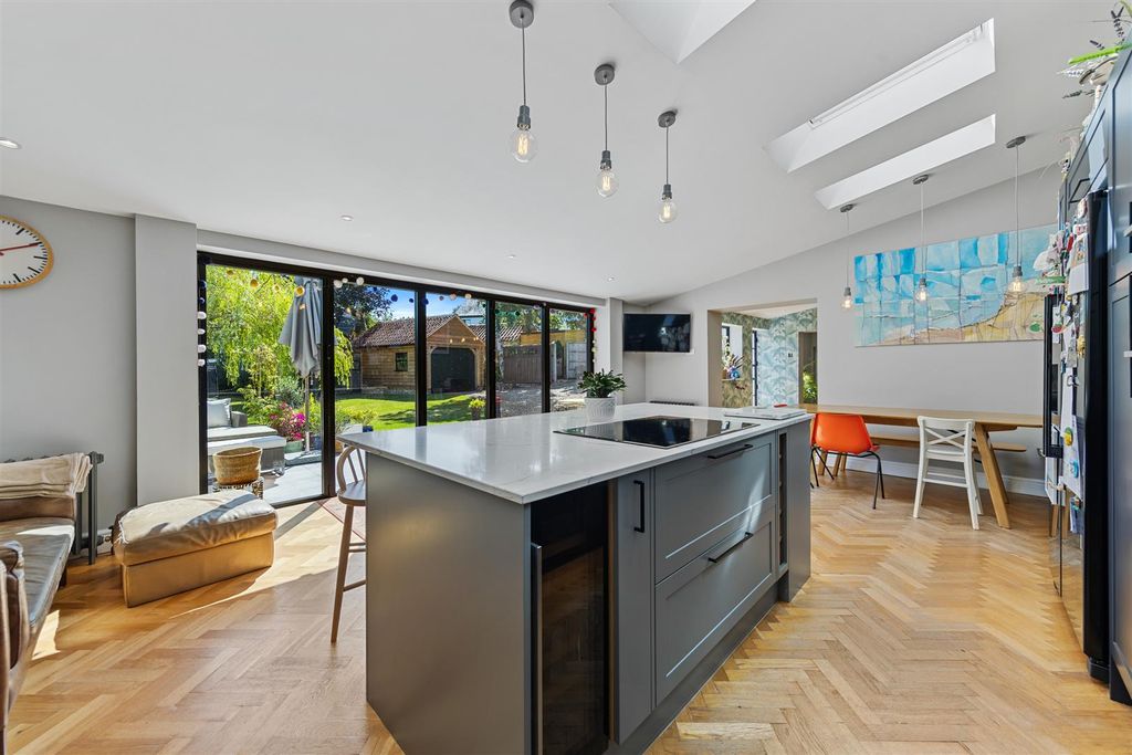 Property photo 3 of 42 54Eaststweb24.Jpg