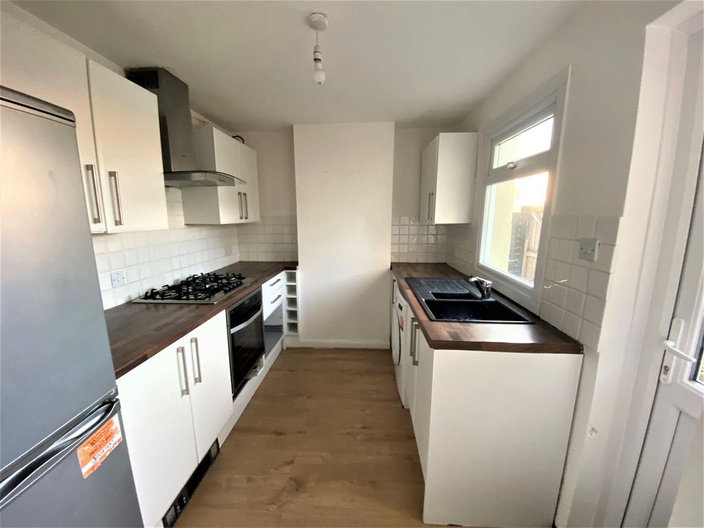 Property photo 2 of 12 Kitchen