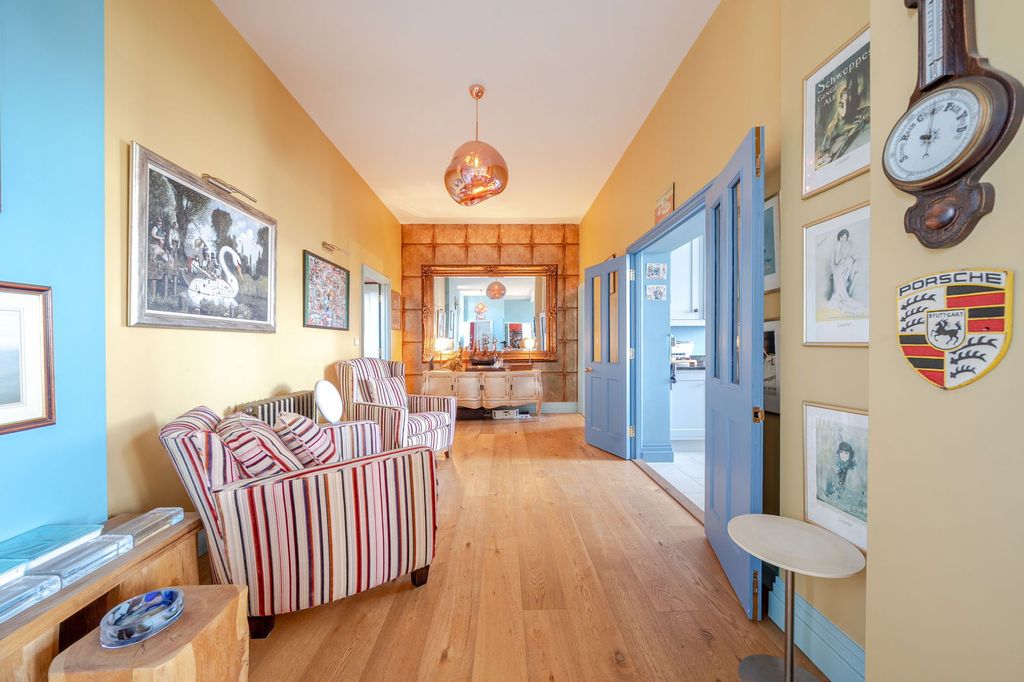 Property photo 2 of 30