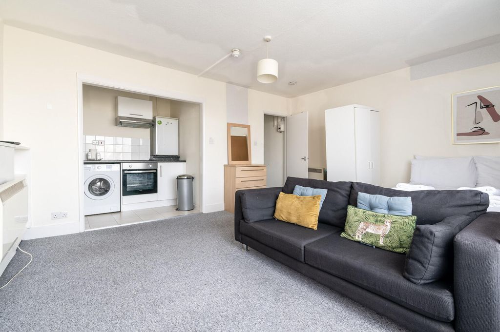 Property photo 1 of 10 Pem-19, 19, 4 Pembridge Villas, W11-8.Jpg