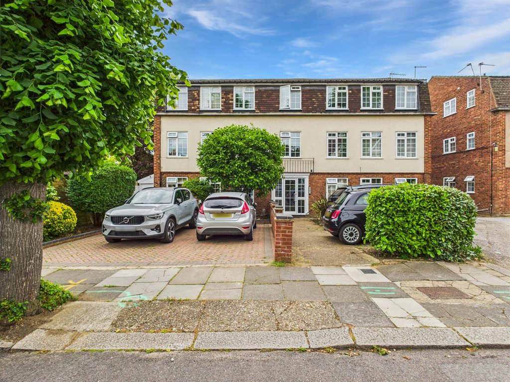 Property photo 3 of 30 Cam01358G0-Pr0159-Still028.Jpg