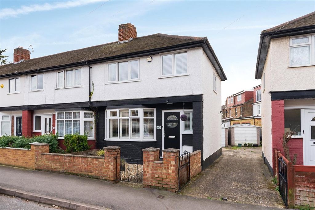 Property photo 1 of 17 Warwick Road-5.Jpg