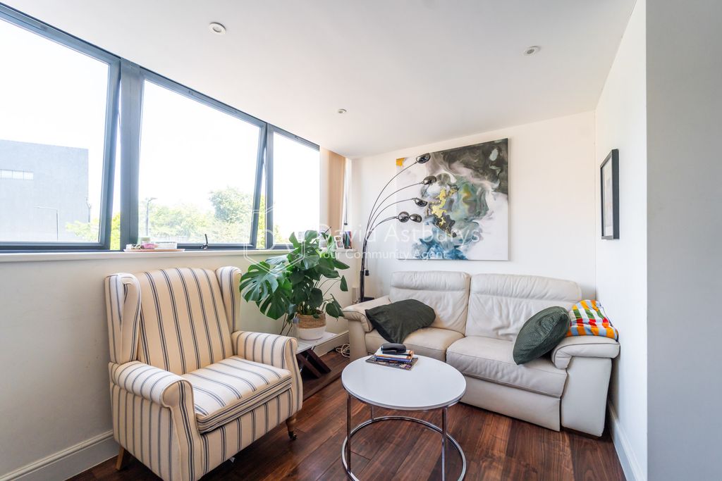 Property photo 1 of 7 Mba04177