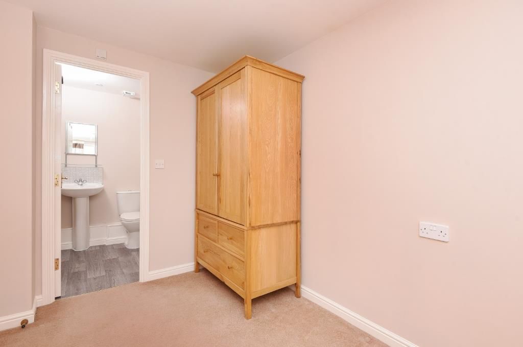 Property photo 3 of 8 Bathroom