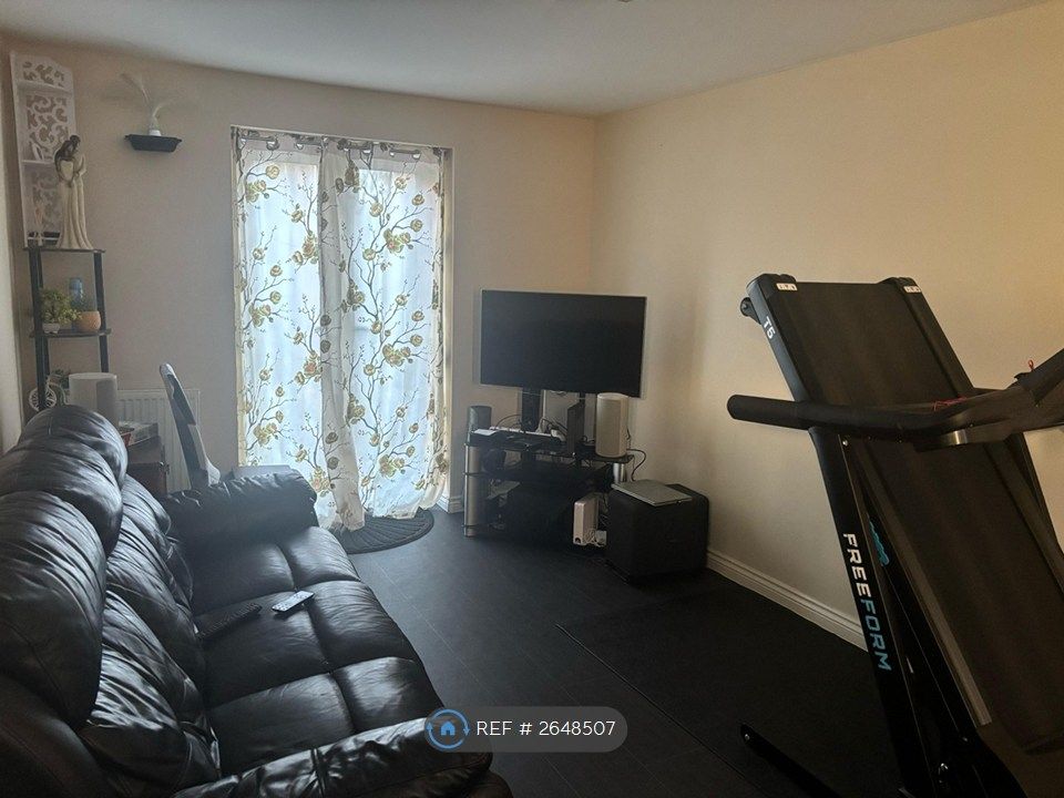 Property photo 3 of 6 Lounge