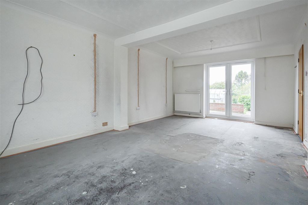 Property photo 3 of 15 10_81721.Jpg