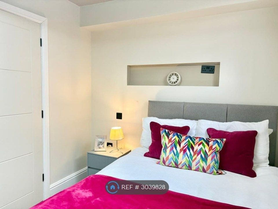 Property photo 3 of 15 Room 4