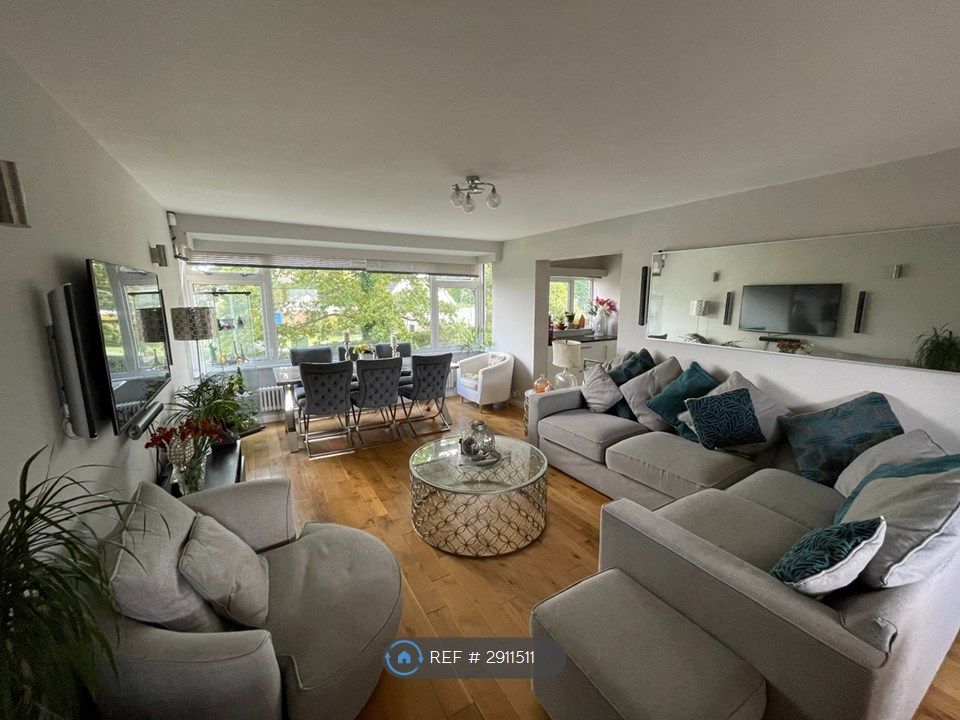 Property photo 1 of 15 Living Room