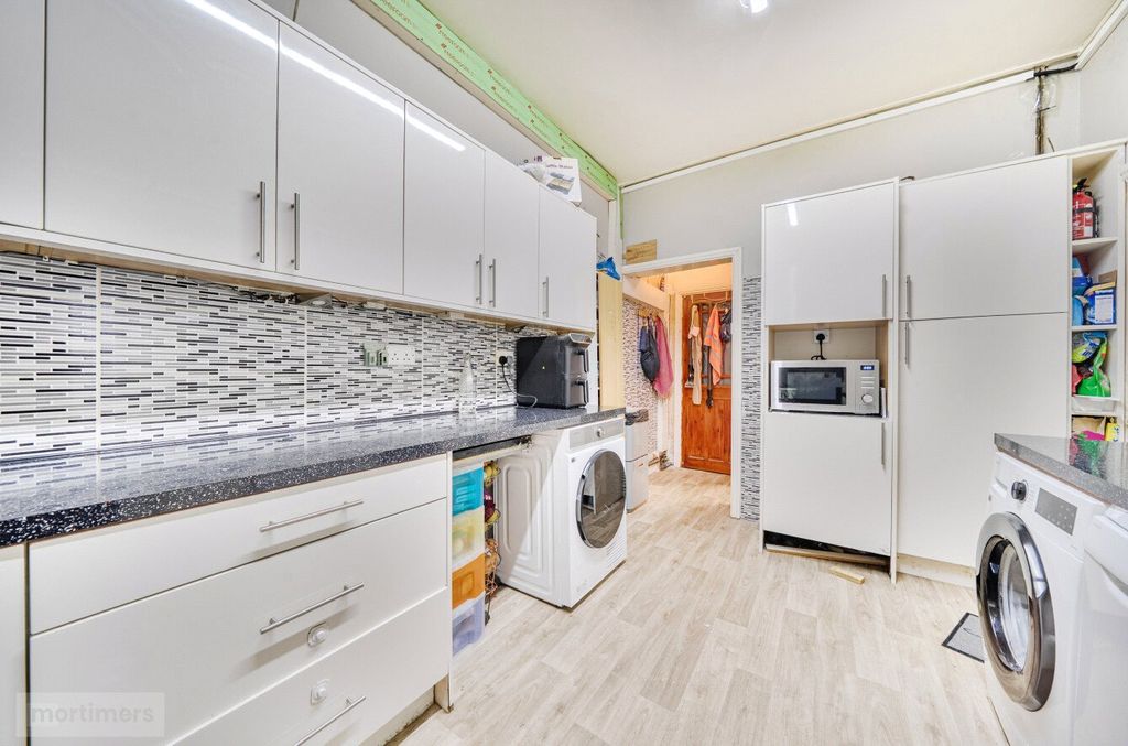 Property photo 2 of 21 Kitchen