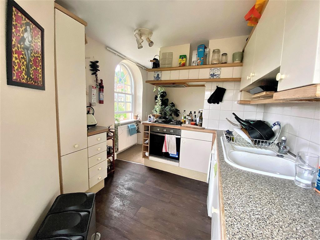 Property photo 3 of 8 Kitchen