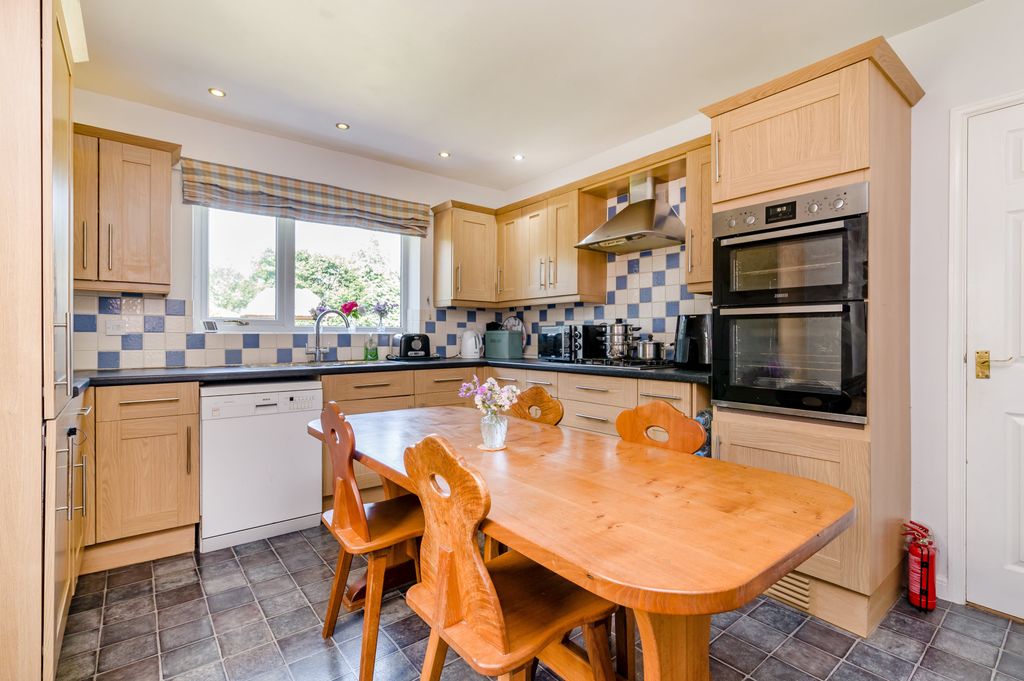 Property photo 2 of 30
