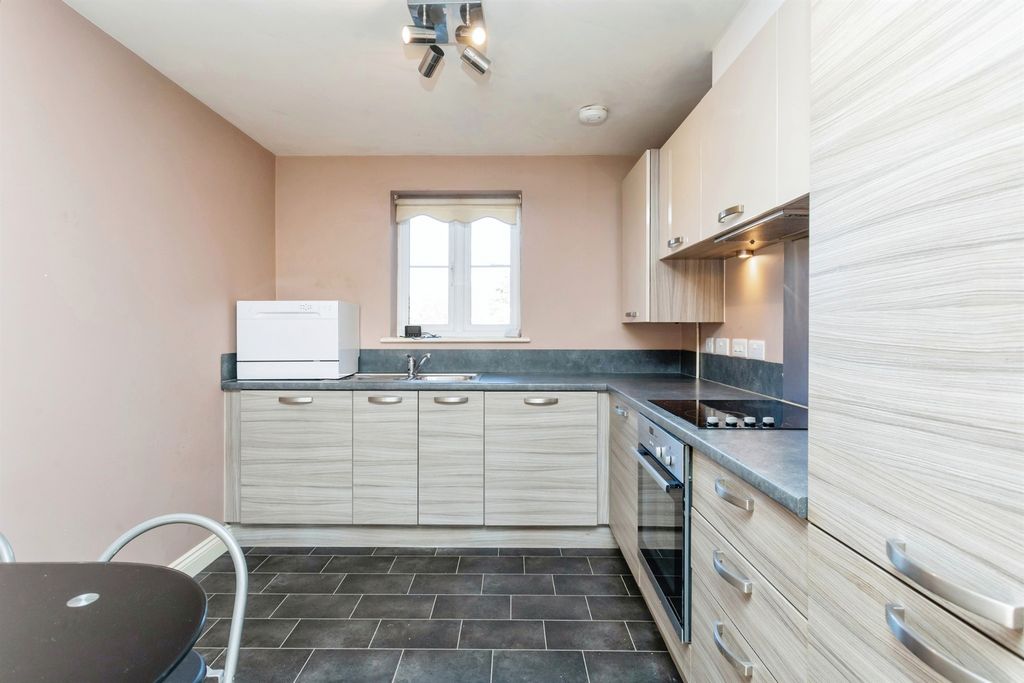 Property photo 2 of 9 Kitchen