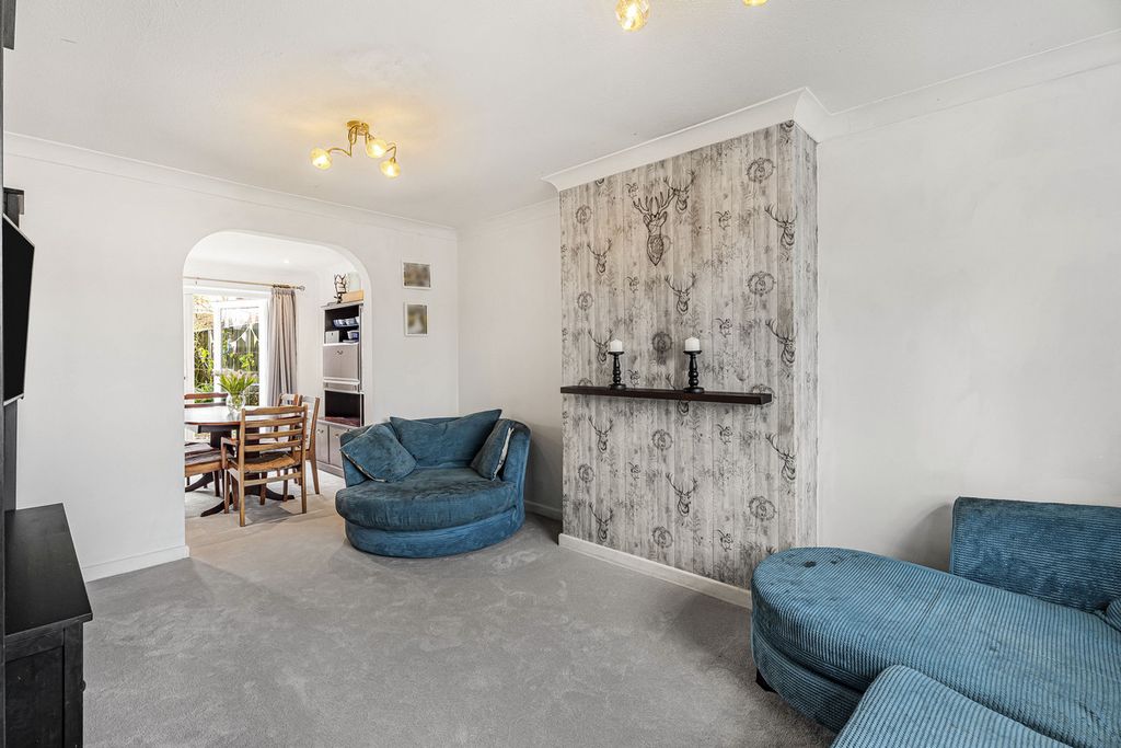 Property photo 3 of 27