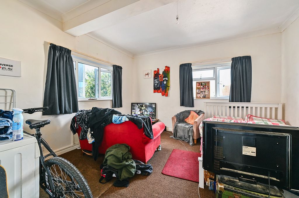 Property photo 3 of 20