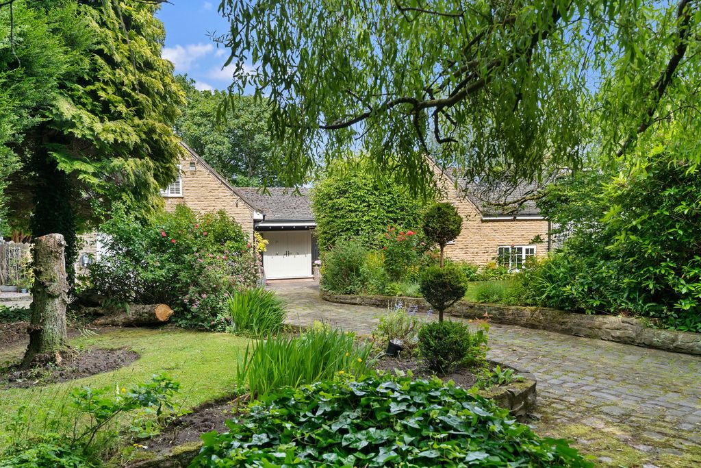Property photo 1 of 32