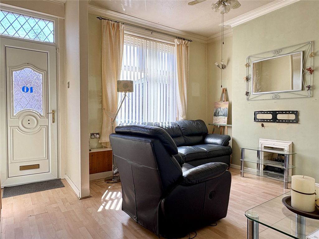 Property photo 2 of 14 Lounge