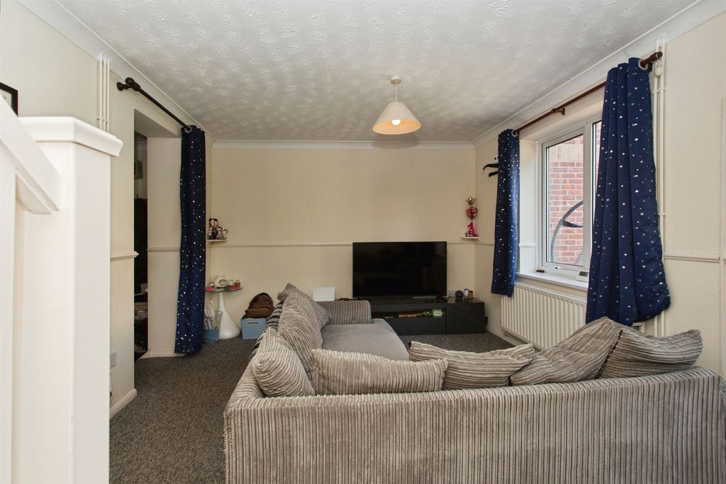 Property photo 3 of 11