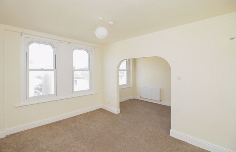 Property photo 2 of 14 Flat 3, 57 Bucks Road