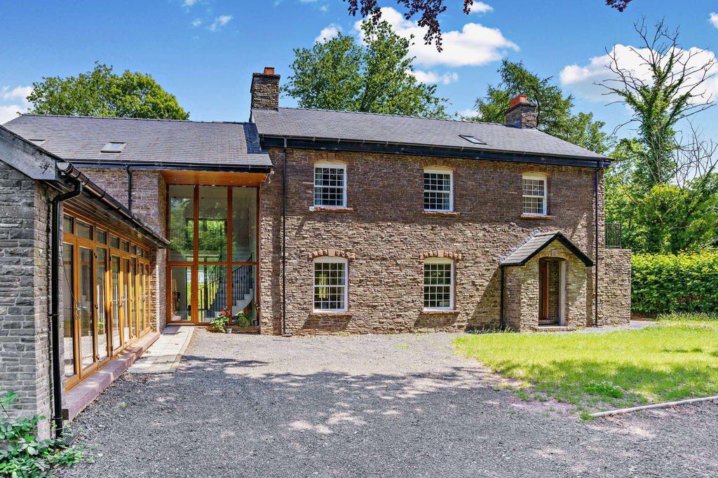 Property photo 2 of 45 Plas Glyndwr, Cwmdu, Crickhowell, Np8 1Rt