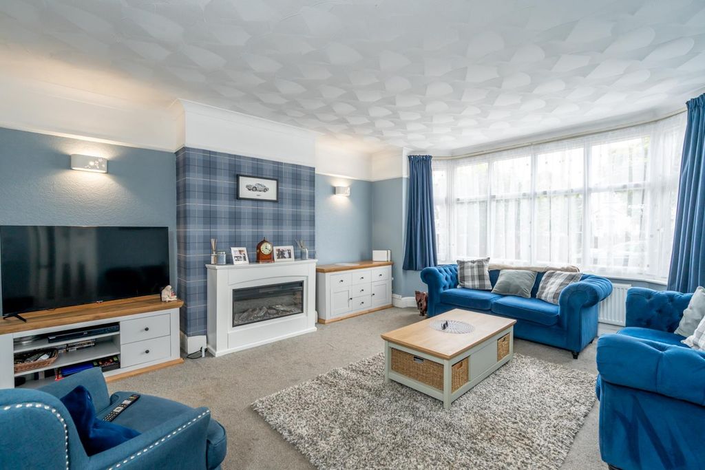Property photo 3 of 15 Sitting Room.Jpg