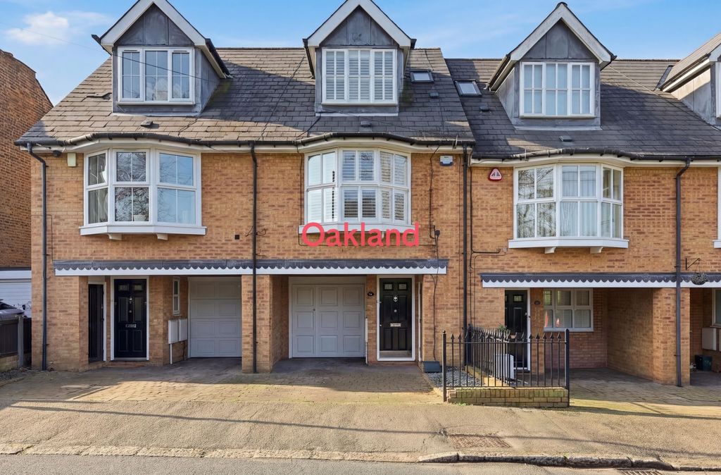 Property photo 1 of 28