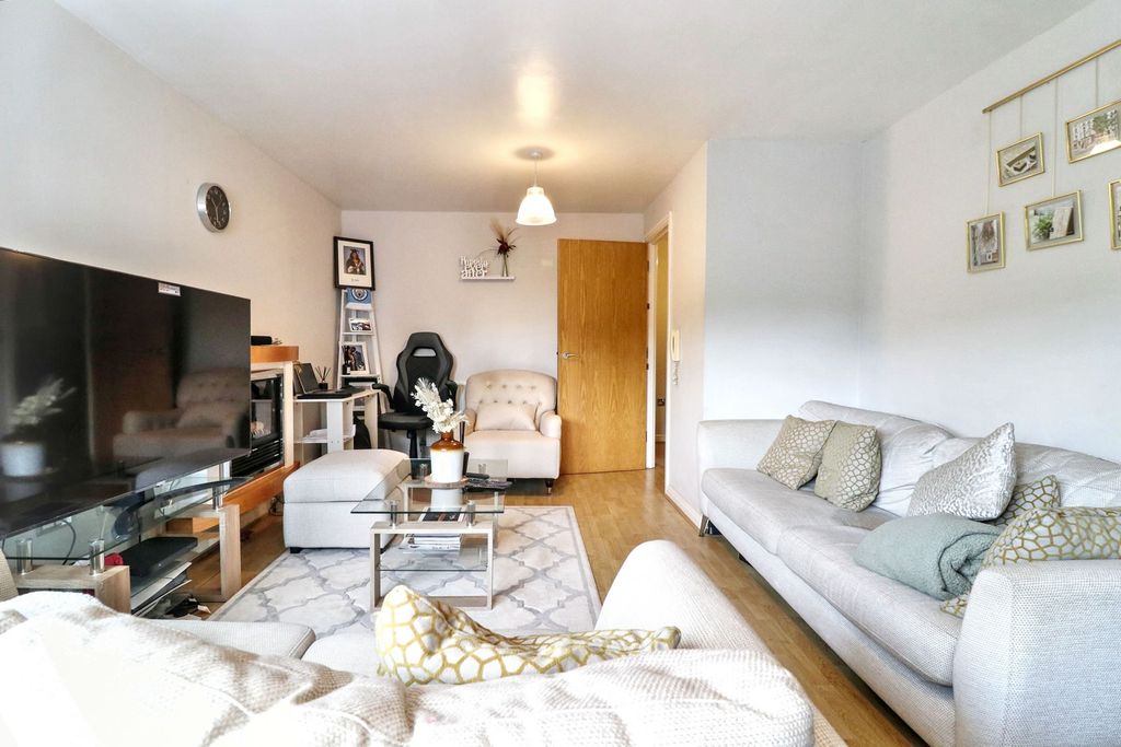 Property photo 3 of 10 Parkhal929378320250715205815_1000028731_Fmaoa.Jpg