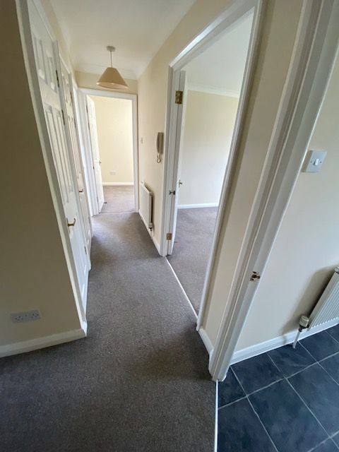 Property photo 3 of 9 Entrance Hall