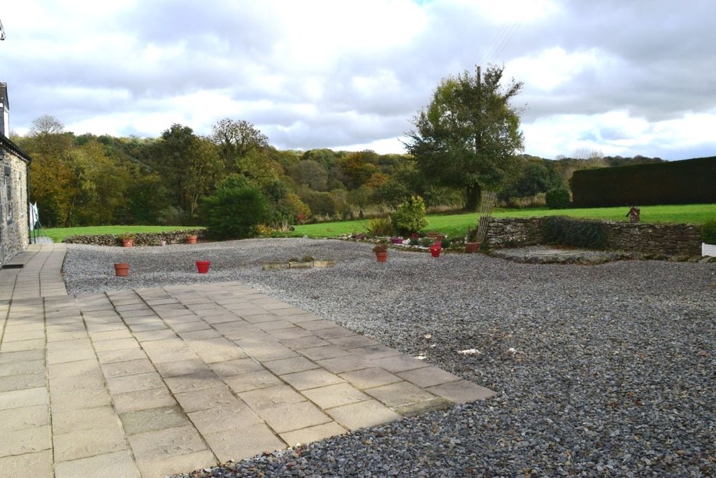 Property photo 2 of 28