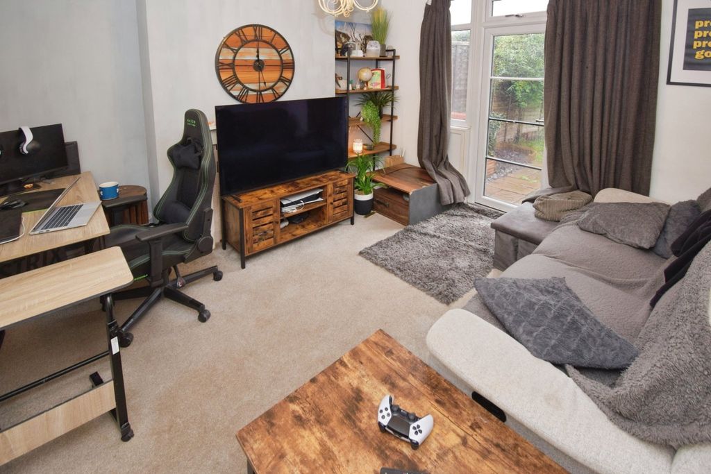 Property photo 3 of 11 Dining Room