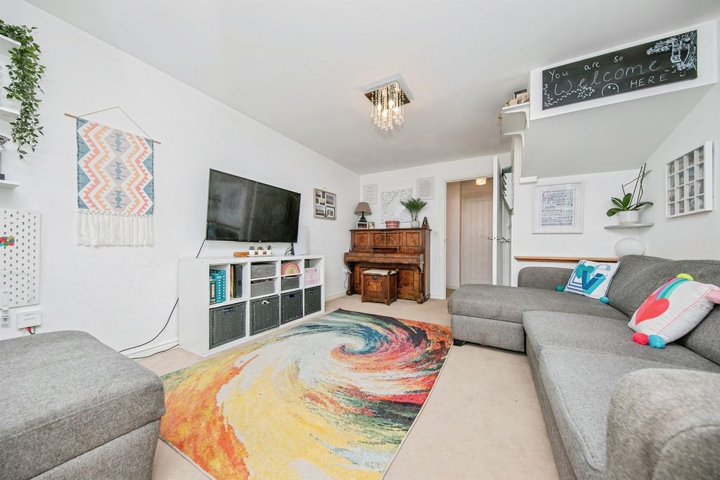 Property photo 3 of 18