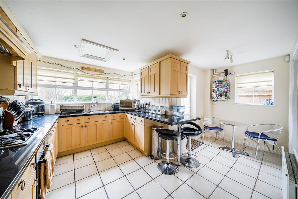 Property photo 2 of 21 Kitchen