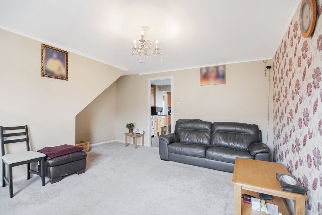 Property photo 3 of 13 Lounge