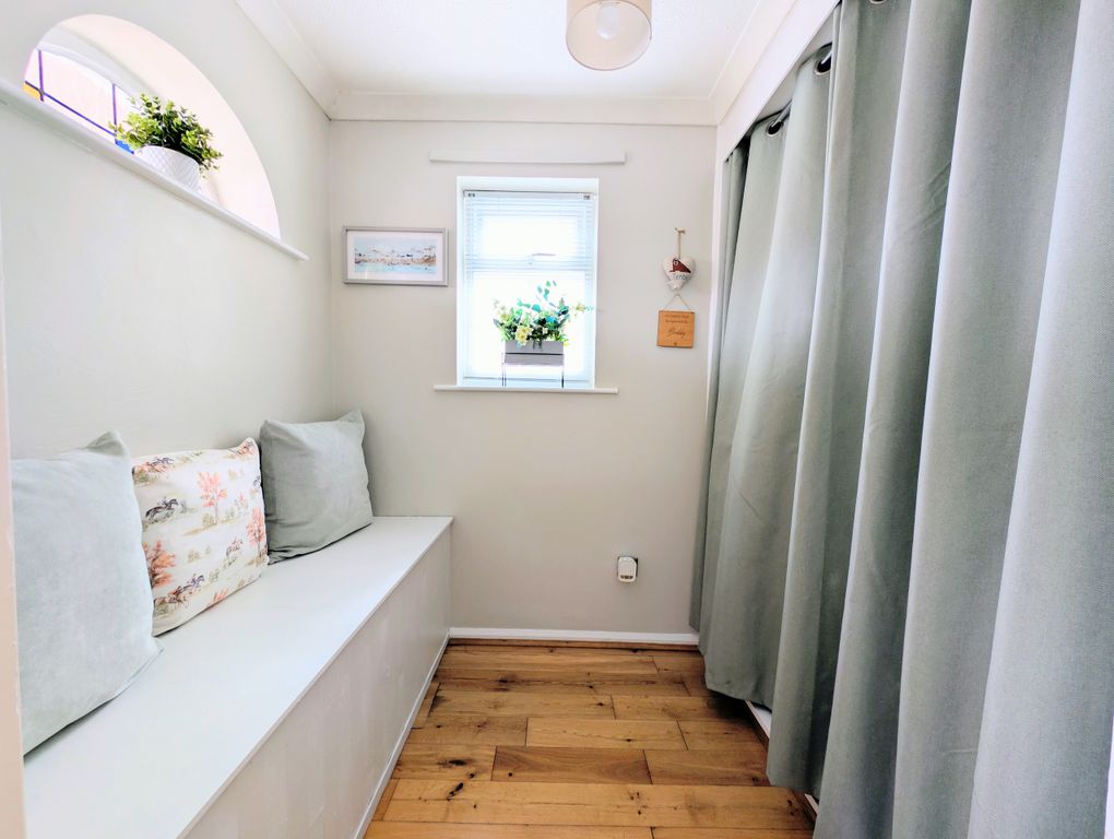 Property photo 2 of 38 Cloak Room