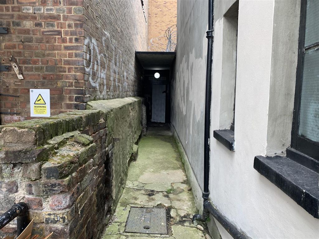 Property photo 2 of 8 1C Darnley Road     Basement (1).Jpg