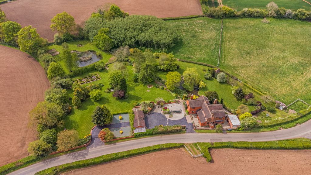 Property photo 3 of 23 1282081 (8)d