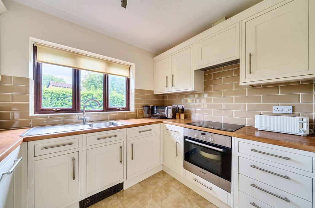 Property photo 2 of 10 146542586A0F40F526E94