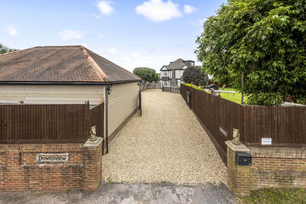 Property photo 3 of 33