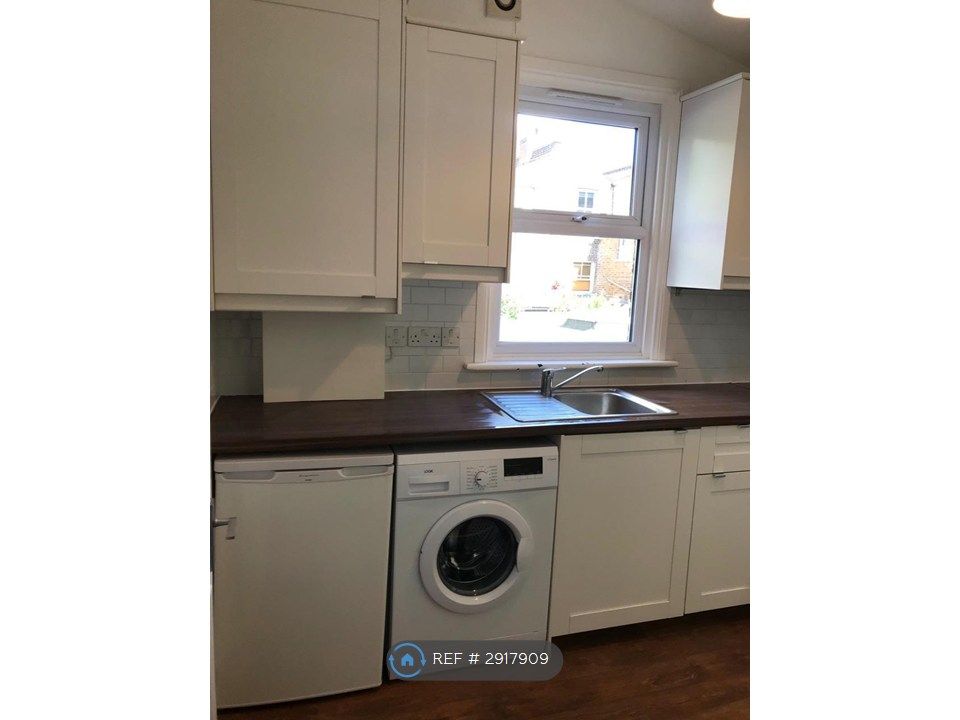 Property photo 2 of 9 Kitchen