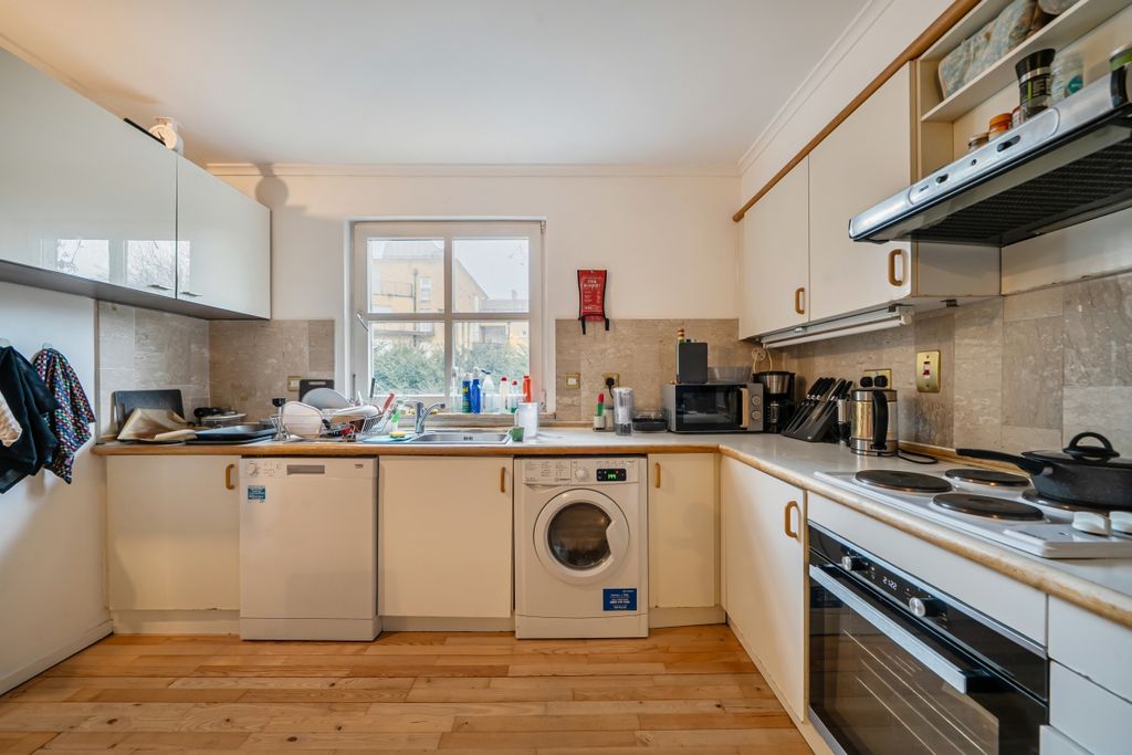 Property photo 3 of 13 1405163-9-6978c33...