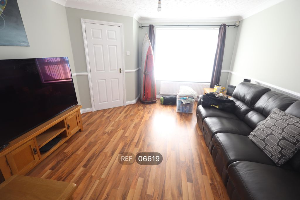 Property photo 2 of 16 Living Room