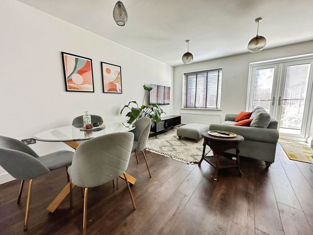 Property photo 2 of 17 Pbox-Dining_Room-341761.Jpeg