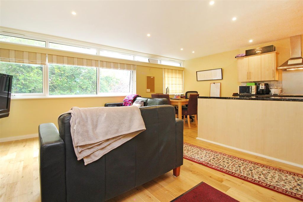 Property photo 3 of 9 Picture 3