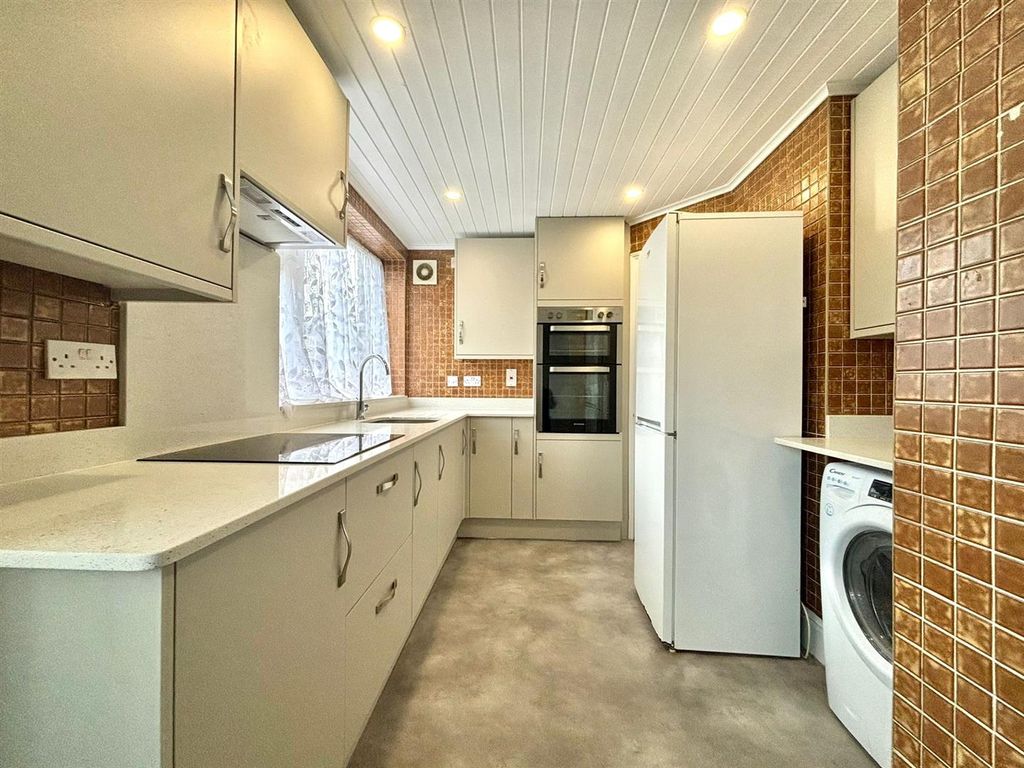 Property photo 2 of 8 Kitchen.Jpeg