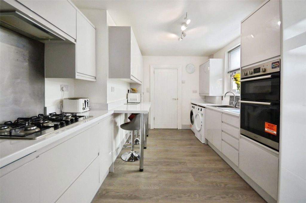 Property photo 2 of 14 Picture No. 04