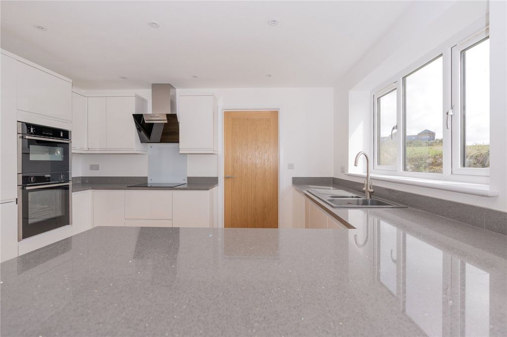 Property photo 2 of 27 Picture No. 04