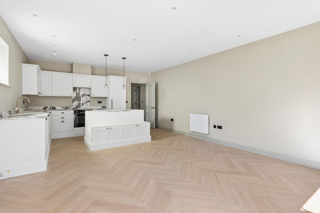 Property photo 2 of 11 Image