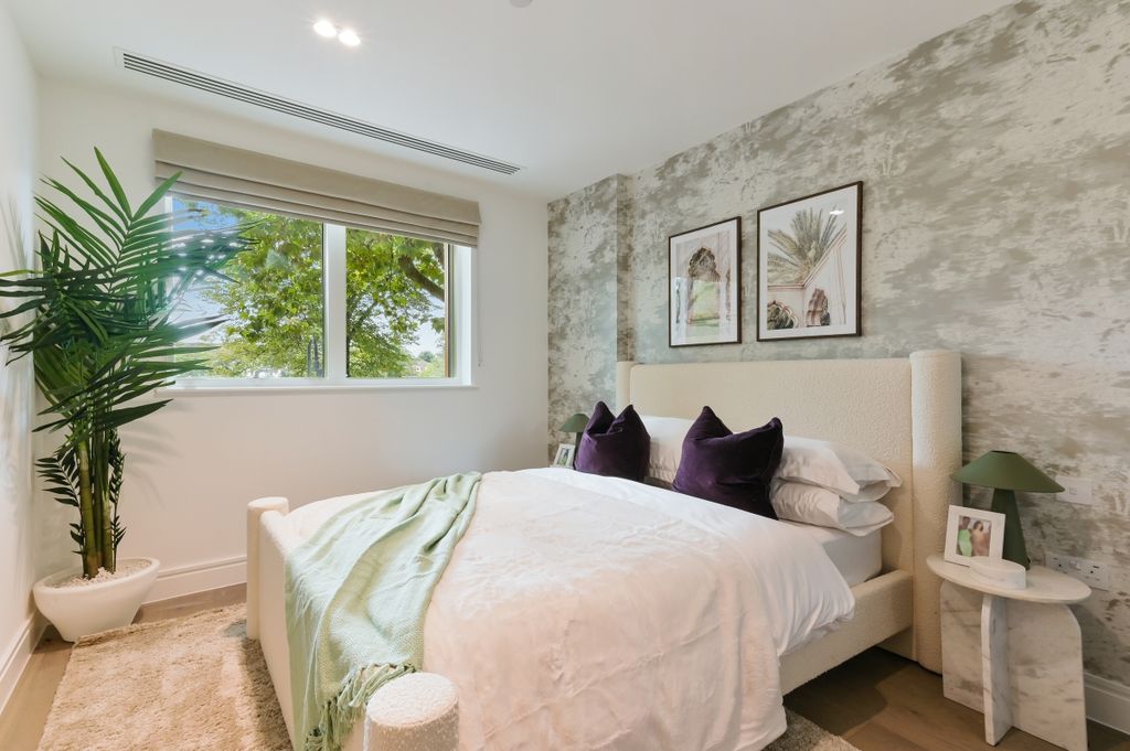 Property photo 3 of 20 Empire House